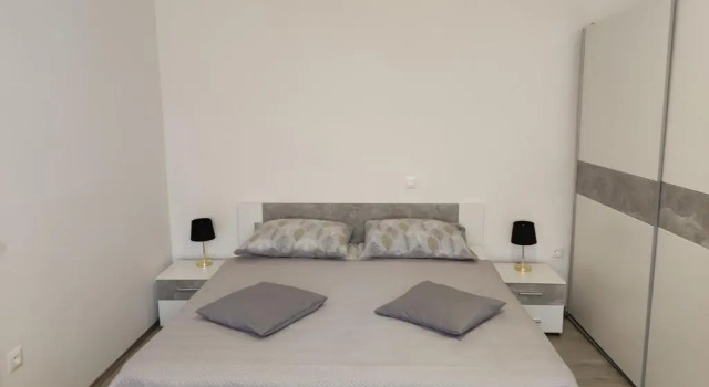 Апартаменты c 1 комнатой с балконом и с красивым видом из окна Apartments Erenda