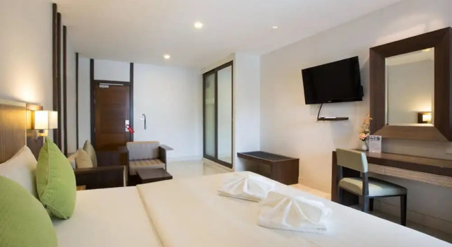 Двухместный номер Deluxe April Suites