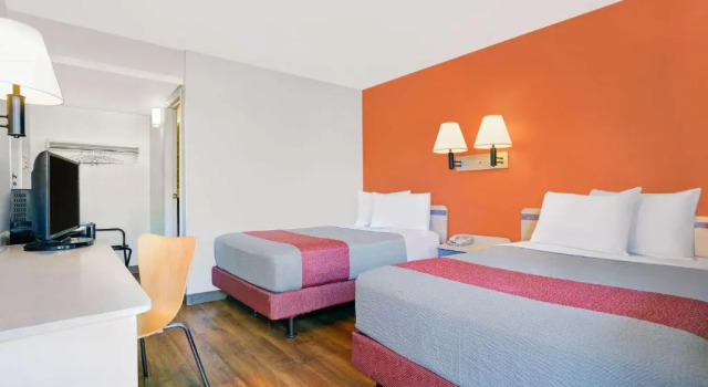 Четырёхместный номер Standard Motel 6 Troutdale, OR - Portland East