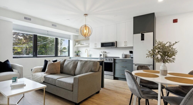 Номер Executive Downtown Collingwood Condos