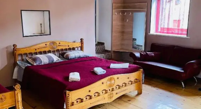 Travel Inn House Mestia • მოგზაურის სახლი, Reserva ahora Albergue Hostales en Mestia, Albergue