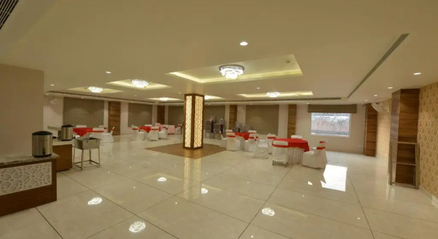 Hotel RR 62-Jaipur City Centre Hotel, Забронировать Отель Отели штата Раджастхана с парковкой, Парковка