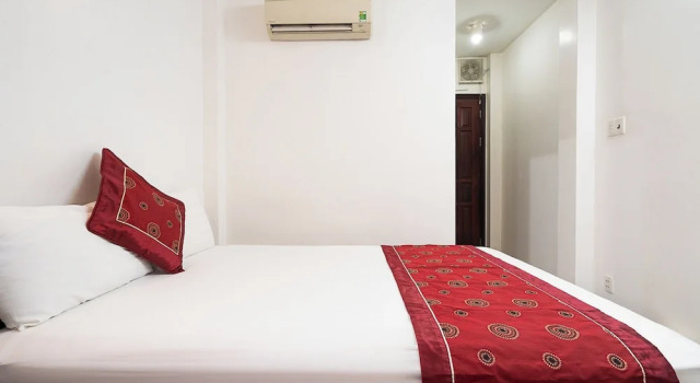 Collection O Dinh Dinh Hotel - Near Tan Son Nhat Airport, Забронировать Отель Отели Хошимина с парковкой, рядом с CGV Cinema CT Plaza, Парковка