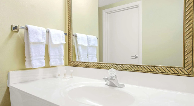 Двухместный номер Standard Days Inn by Wyndham St. Louis/Westport MO