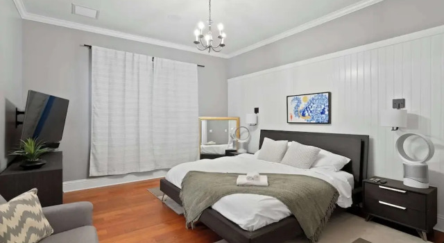 Sunset Bungalow With Hot Tub - 6ppl, Rezerwuj Dom wakacyjny Hotele w Tampa z parkingiem, Parking