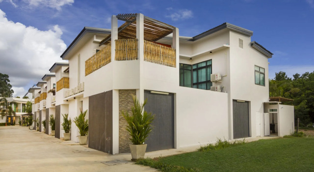 Tropicana Pool Villa