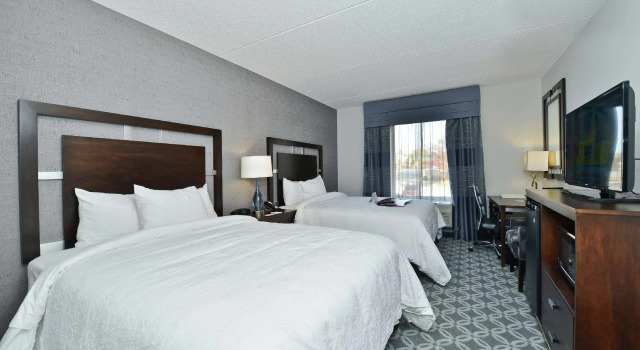Четырёхместный номер Standard Hampton Inn & Suites Greensboro/Coliseum Area