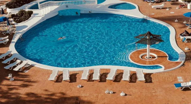 Апартаменты Golden View Holiday Home