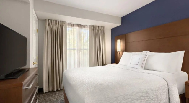 Двухместный люкс c 1 комнатой Courtyard by Marriott Sacramento Folsom