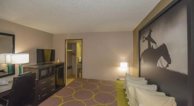 Номер Standard Super 8 by Wyndham Norman