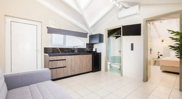 Manthos Beachfront Apartments