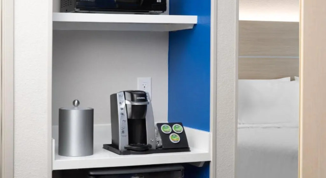 Четырёхместный номер Standard Holiday Inn Express & Suites Ft Myers Beach-Sanibel Gateway by IHG