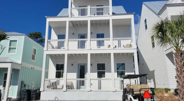 Spacious 4BR With 2 Master Suites, Golf Cart, .3 Miles to Beach - Sleeps 15, Rezerwuj Dom wakacyjny Hotele w Emerald Coast z parkingiem, Parking