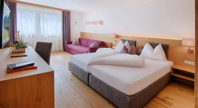 Alpin Hotel Sonnblick, Забронировать Отель Перка План-де-Коронес, рядом с Ried Gondola