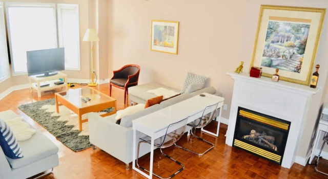 Номер Comfort Downtown Whitby Furnished Homes