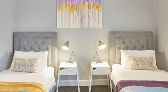 Eskdale House 3 or 4 bed setup and sofa Workstays UK