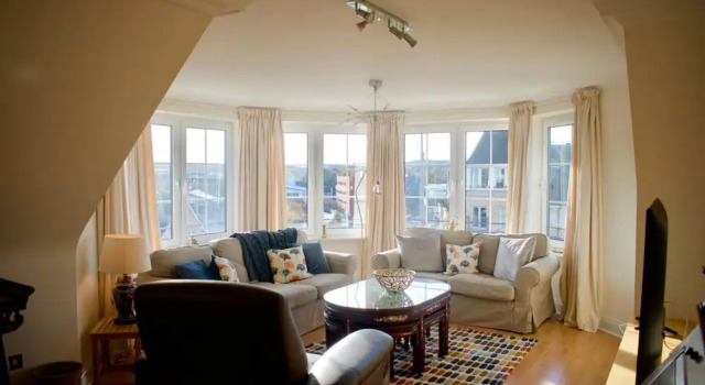 Luxury Penthouse Apartment In Edinburgh, Забронировать Апартаменты/квартира Отели Эдинбурга с парковкой, рядом с Bourne Fine Art, Парковка