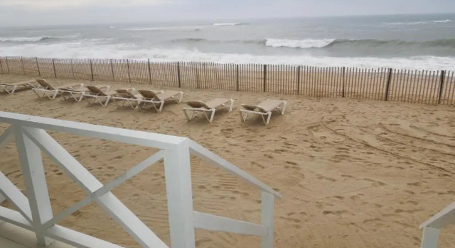Четырёхместный номер Standard oceanfront Royal Atlantic Beach Resort