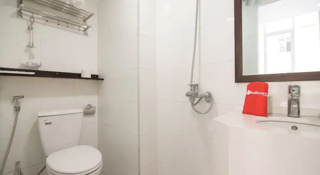 Номер Standard RedDoorz near Truc Bach Lake