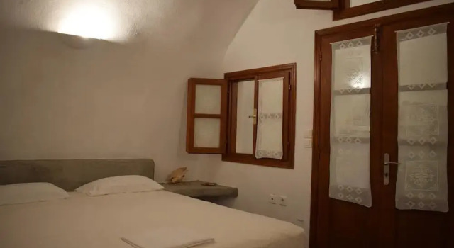 Tzannis Cave House