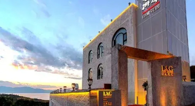 Fuxian Lake Bian Art Impression Garden Homestay, Rezerwuj Hotel Hotele w Yuxi z basenem, Basen