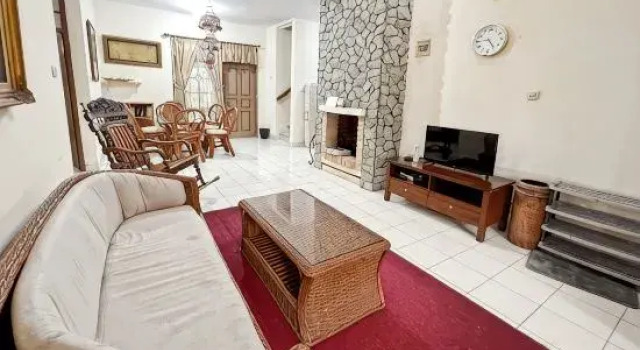 Large Villa Ciater 3BR near Sariater by 2ndHome, Book Villa Cisaat Kabupaten-Subang