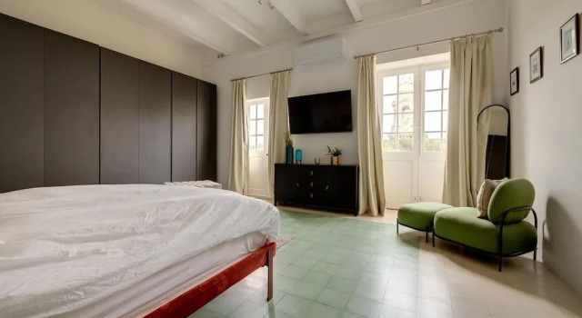 Stylish Apartment Steps From the Capital