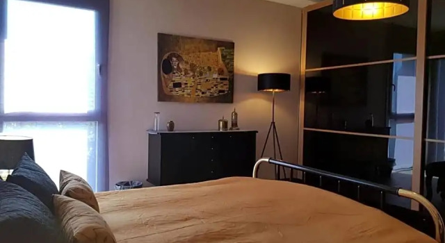 Gate 25, Book Hotel  
