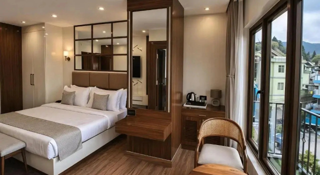 Valmere Chery Blossom Suites, Book Hotel Hoteller i Shillong med parkering, Parkering