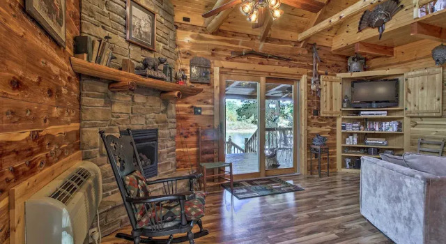Hot Tub & Fireplace! Macks Creek Cabin on 30 Acres, Book Hotel Macks Creek USA