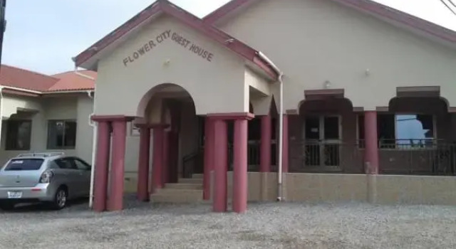 Flower City Guest House, Book Pension Kumasi 