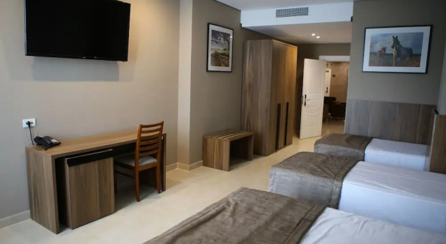 Четырёхместный номер Economy Twin Towers Hotel City & Beach Resort