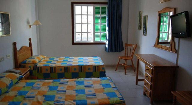 Hotel Apartamentos Villa Gomera, Забронировать Отель Сан-Себастьян-де-ла-Гомера Гомера, рядом с Церковь Асунсьон-де-Сан-Себастьян-де-ла-Гомера