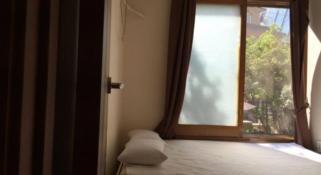 Hongdae Orange Guesthouse, Забронировать Отель Отели Сеула с парковкой, рядом с Торговый центр Y'Z PARK, Парковка