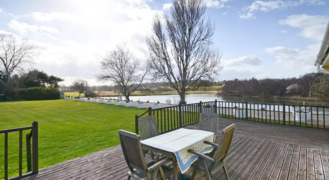 Коттедж Lobster Pot, 66 Salterns Beach Bungalows, Seaview