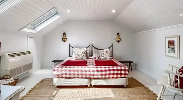 Standard Doppel Zimmer Dachboden The Red Feather Inn