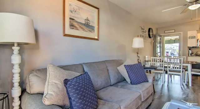 Near Ocean City Beach: Waterfront Condo w/ Deck!, Забронировать Апартаменты/квартира Апартаменты Оушен-Сити, рядом с Roland E. Powell Convention Center &amp; Visitors Info Center, Апартаменты/квартира