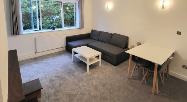 Impeccable 3-bed Apartment in London Fresh Decor!!, Varaa Huoneisto Asunnot kohteessa Merseyside, Huoneisto