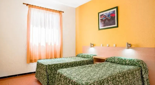 Las Gondolas Apts., Забронировать Отель Отели Плайя дель Инглес с бассейном, рядом с Экуменический храм Эль-Сальвадор, Бассейн