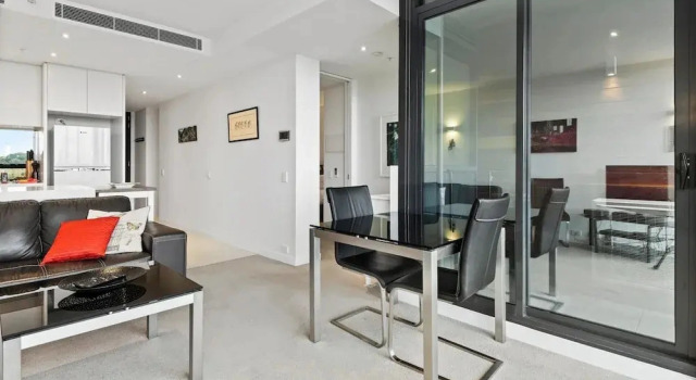 Beautiful 1-bed Unit in The Heart of Melbourne, Забронировать Апартаменты/квартира Мельбурн Melbourne Region, рядом с Fire Services Museum of Victoria