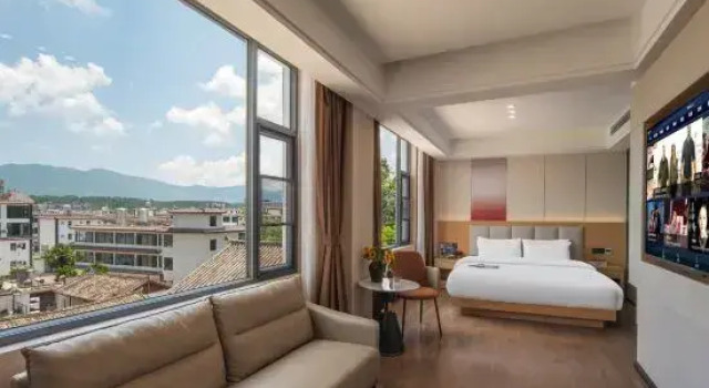 Люкс Luxury Hu Rong Feng Hotel (Lijiang High-Speed Railway Station Store)