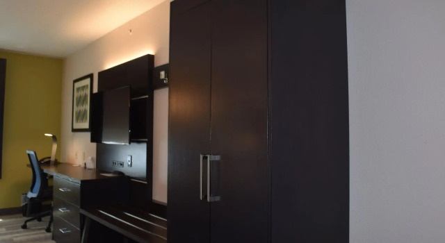 Номер Standard Holiday Inn Express Hotel & Suites Sparta by IHG