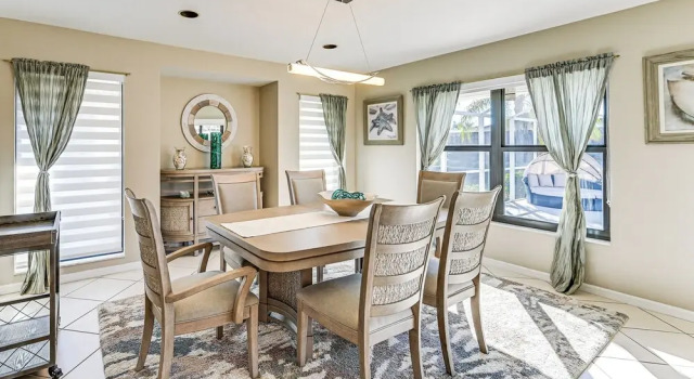 2 Mi to Public Beach: Marco Island Home w/ Dock, Book Feriehus Villaer i Florida, Villa