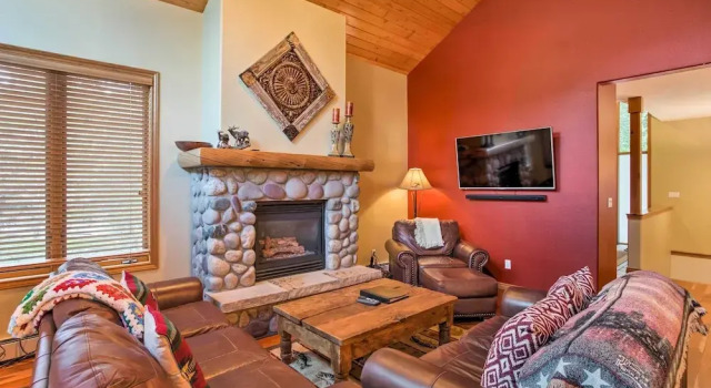 Steamboat Springs Townhome: 1 Block to Ski Lifts!, Забронировать Апартаменты/квартира Стимбот-Спрингс Колорадо, рядом с Preview Ski Lift