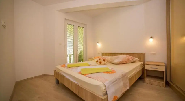 Apartments Emil, Buchen Sie Ferienwohnung Hotels in Gespanschaft Split-Dalmatien mit Pool, Schwimmbad