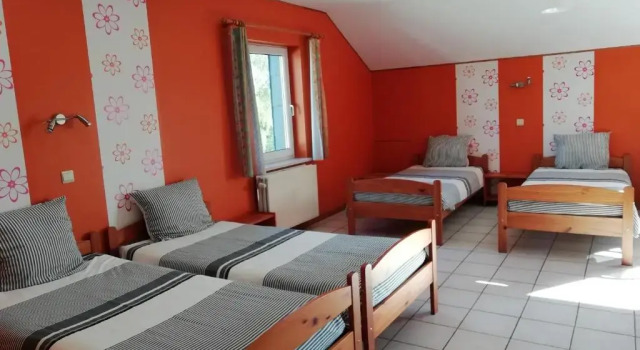 Четырёхместный номер Standard Hotel Dry Les Courtis