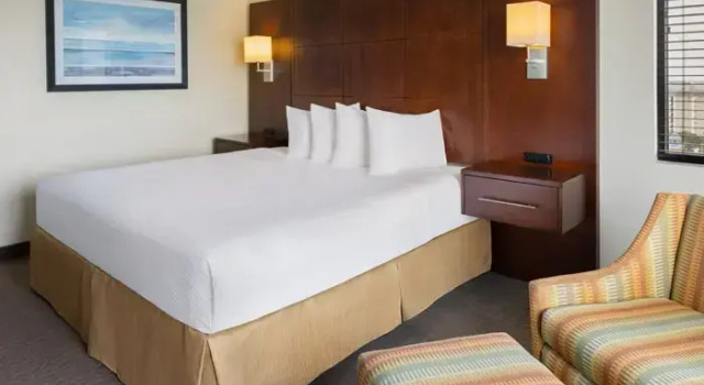 Superior Suite mit Seeblick Ramada Plaza by Wyndham Orlando Resort & Suites Intl Drive