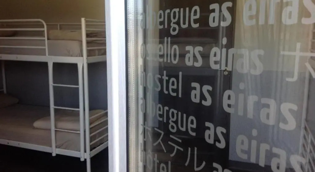 Кровать в общем номере Albergue As Eiras