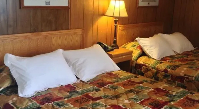 Sherlock Motel Inc, Book Motel Shelby Montana