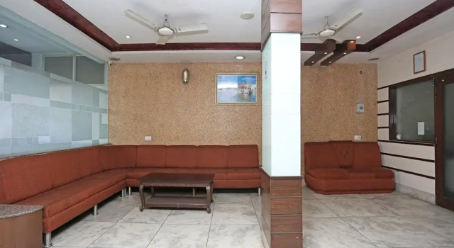 OYO 10588 Hotel Golden Square